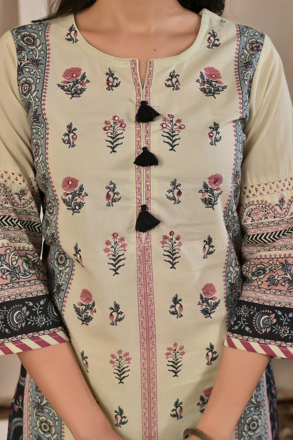 Women’s Placement Printed Kurta Pant Dupatta Set with Handwork & Tassels