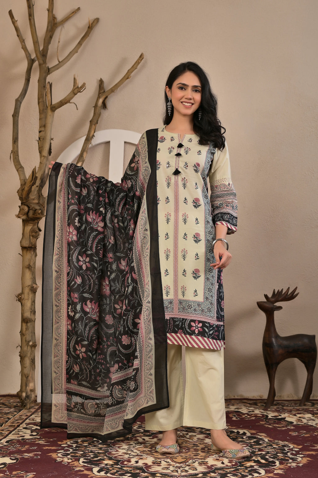 Women’s Placement Printed Kurta Pant Dupatta Set with Handwork & Tassels