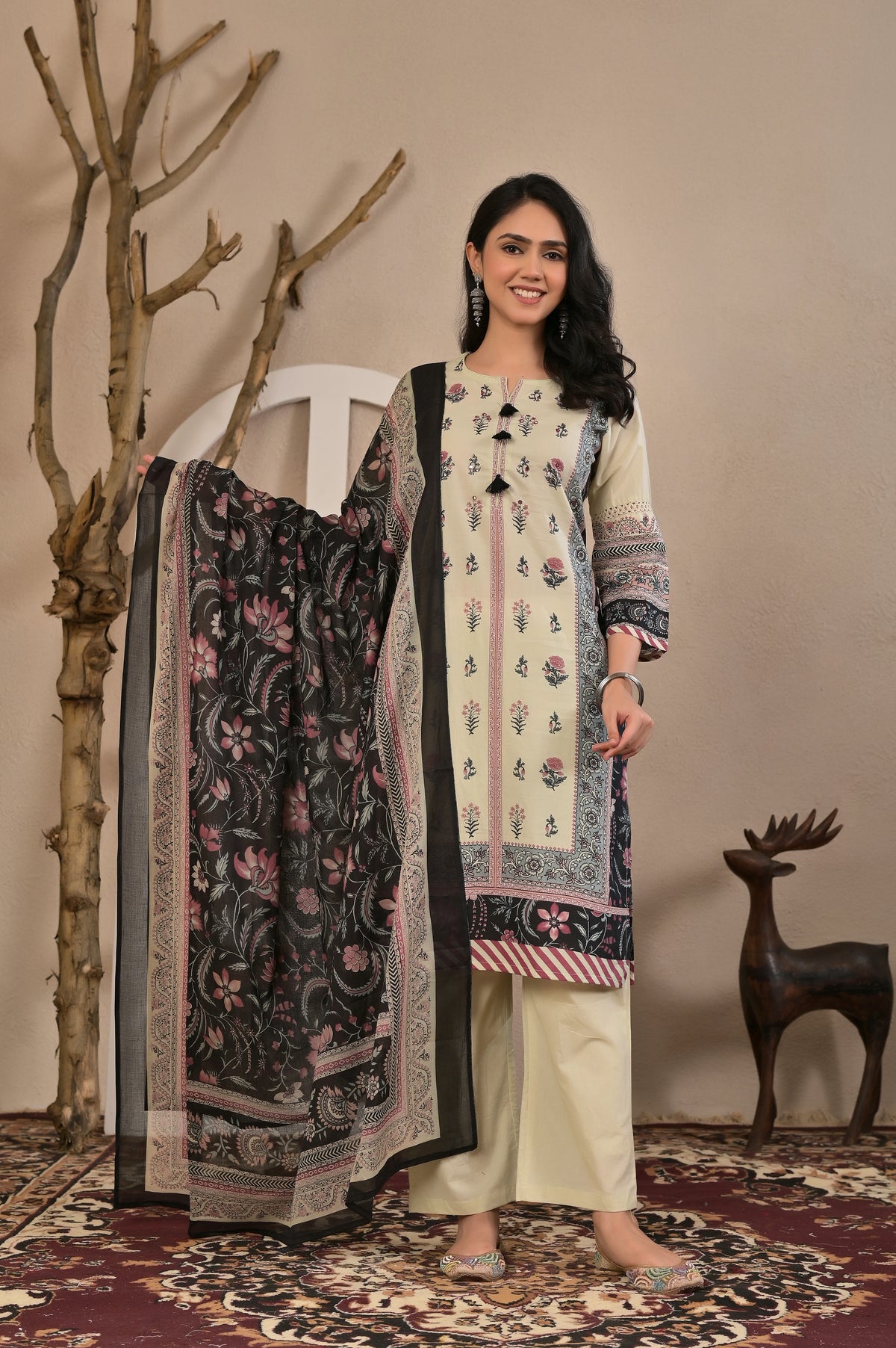 Women’s Placement Printed Kurta Pant Dupatta Set with Handwork & Tassels