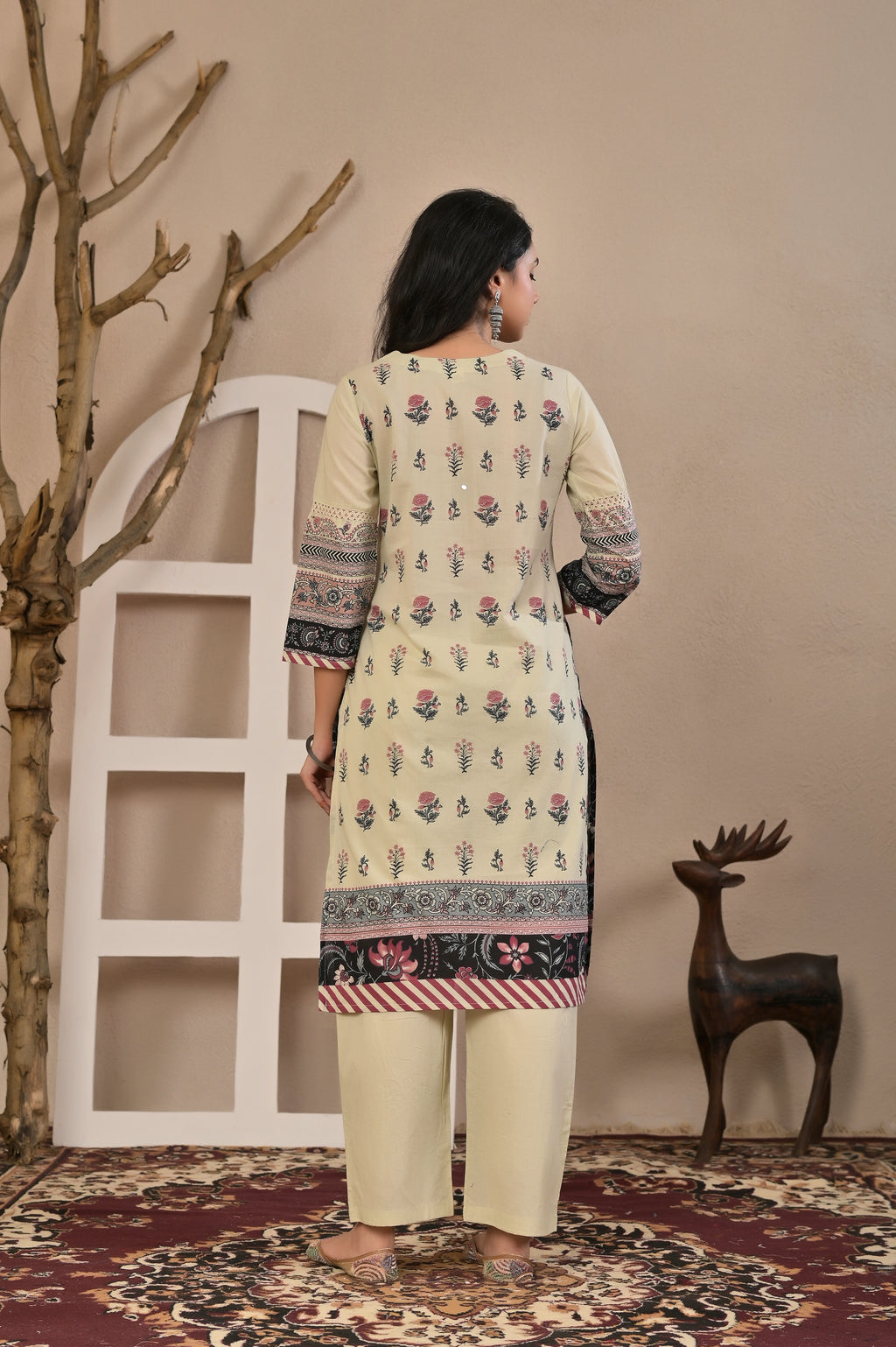 Women’s Placement Printed Kurta Pant Dupatta Set with Handwork & Tassels