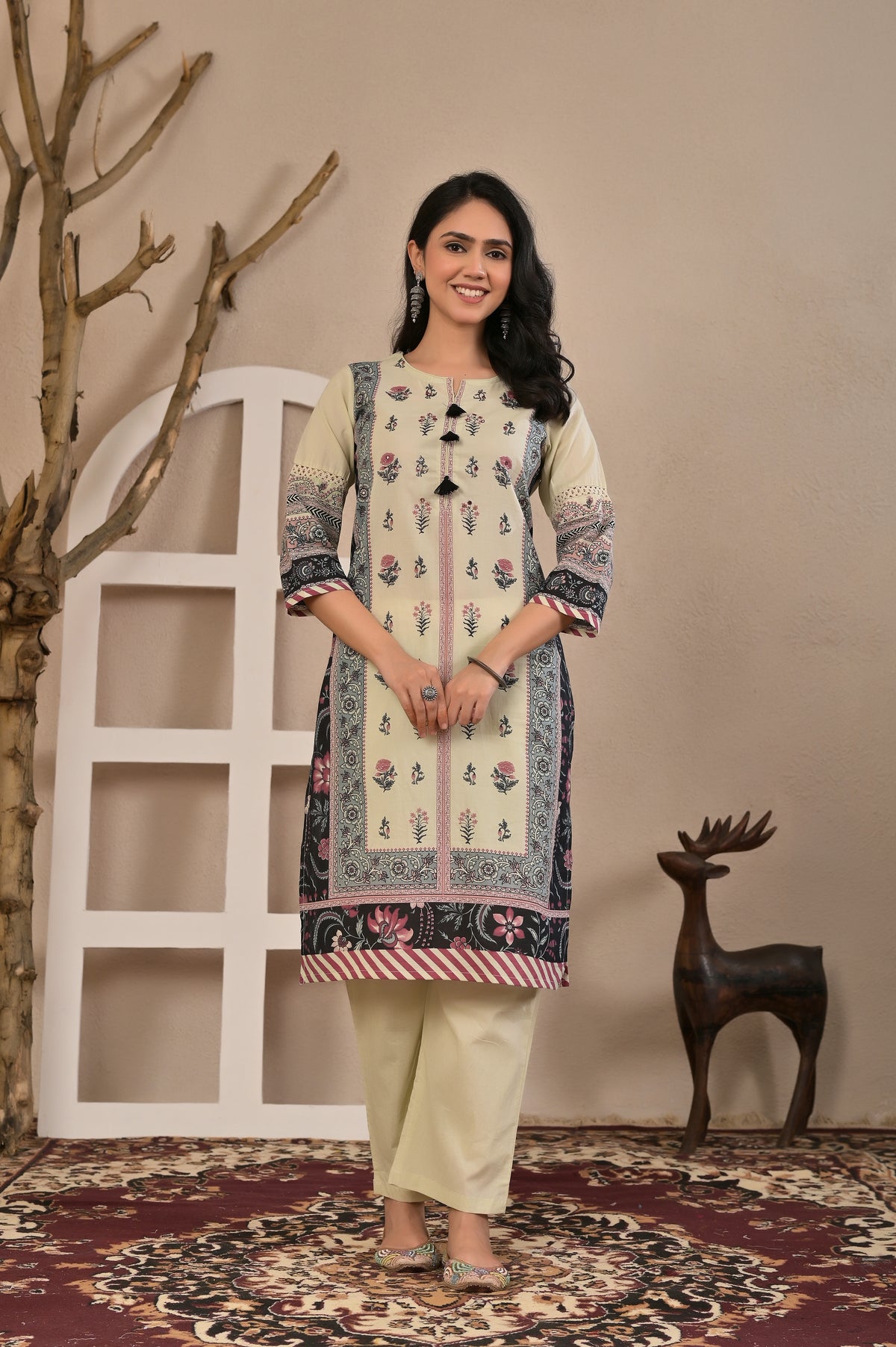Women’s Placement Printed Kurta Pant Dupatta Set with Handwork & Tassels