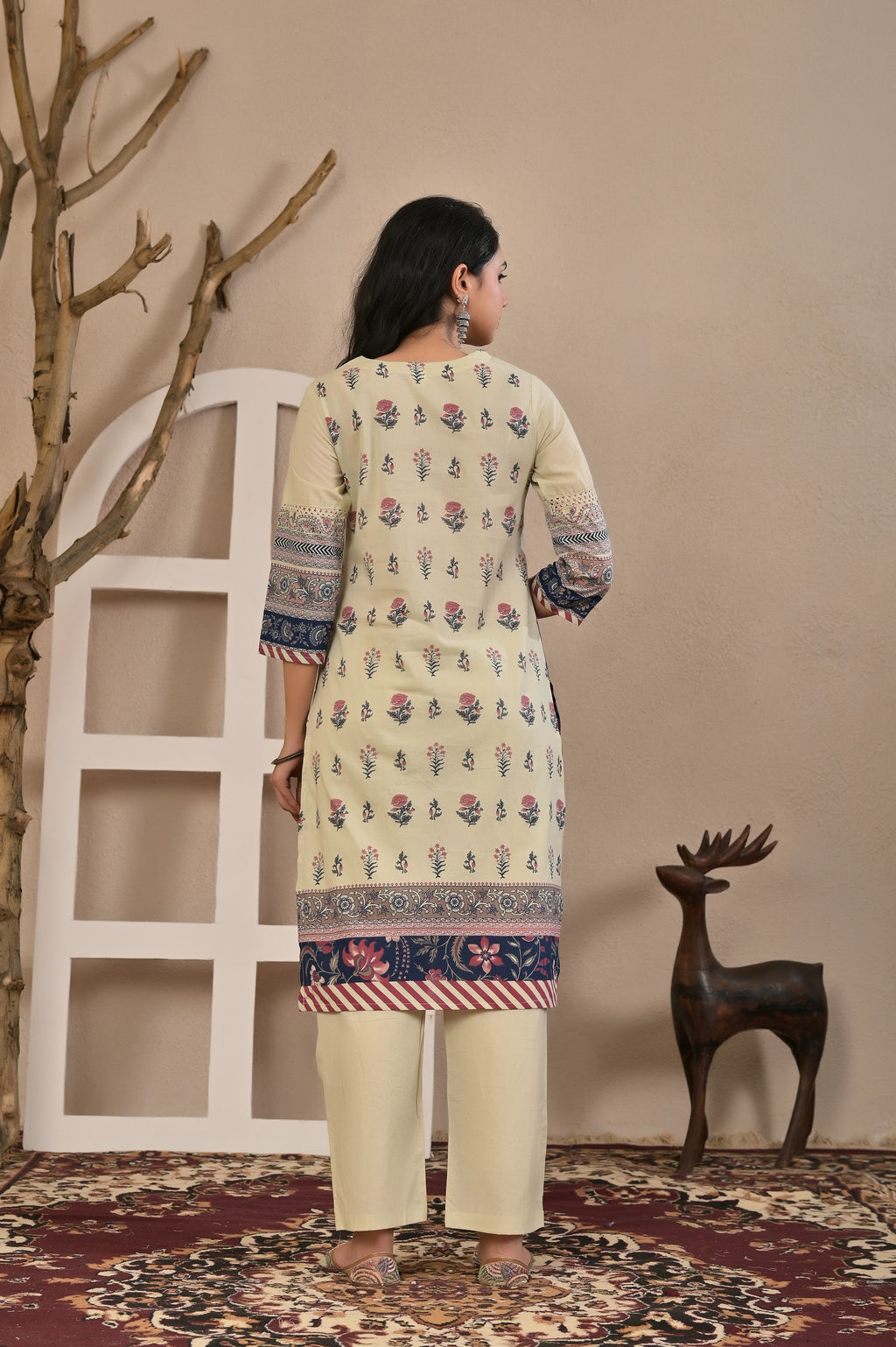 Women’s Placement Printed Kurta Pant Dupatta Set with Handwork & Tassels