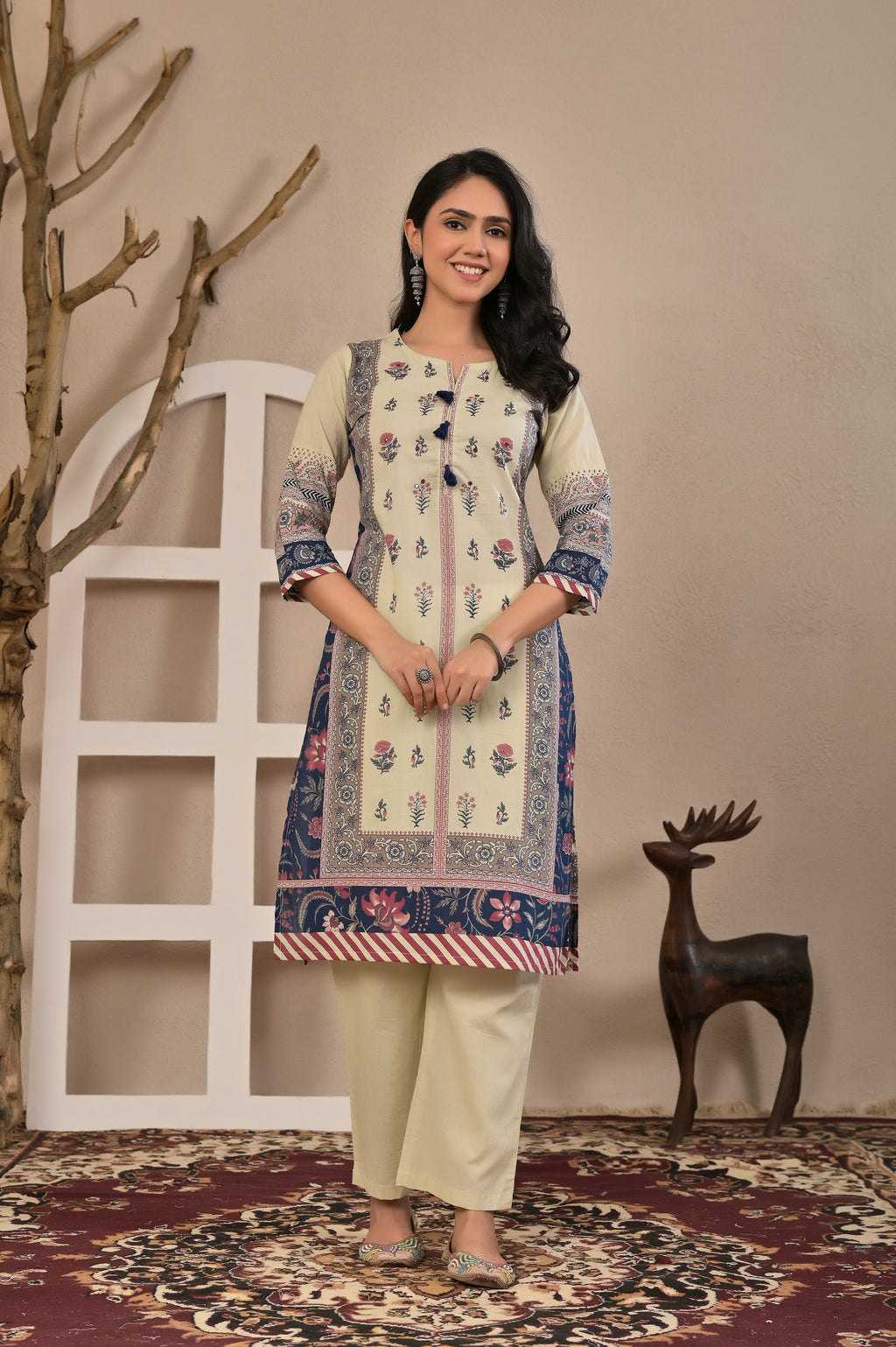 Women’s Placement Printed Kurta Pant Dupatta Set with Handwork & Tassels