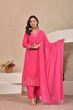 Women’s Lace Detailed Embroidered Kurta Pant Dupatta Set with Tassels