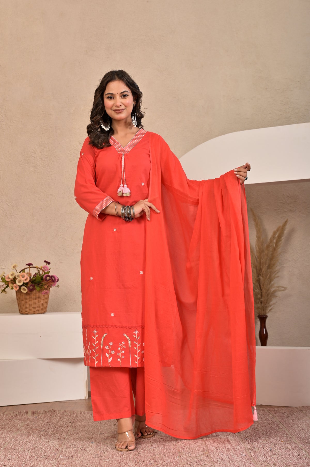 Women’s Lace Detailed Embroidered Kurta Pant Dupatta Set with Tassels