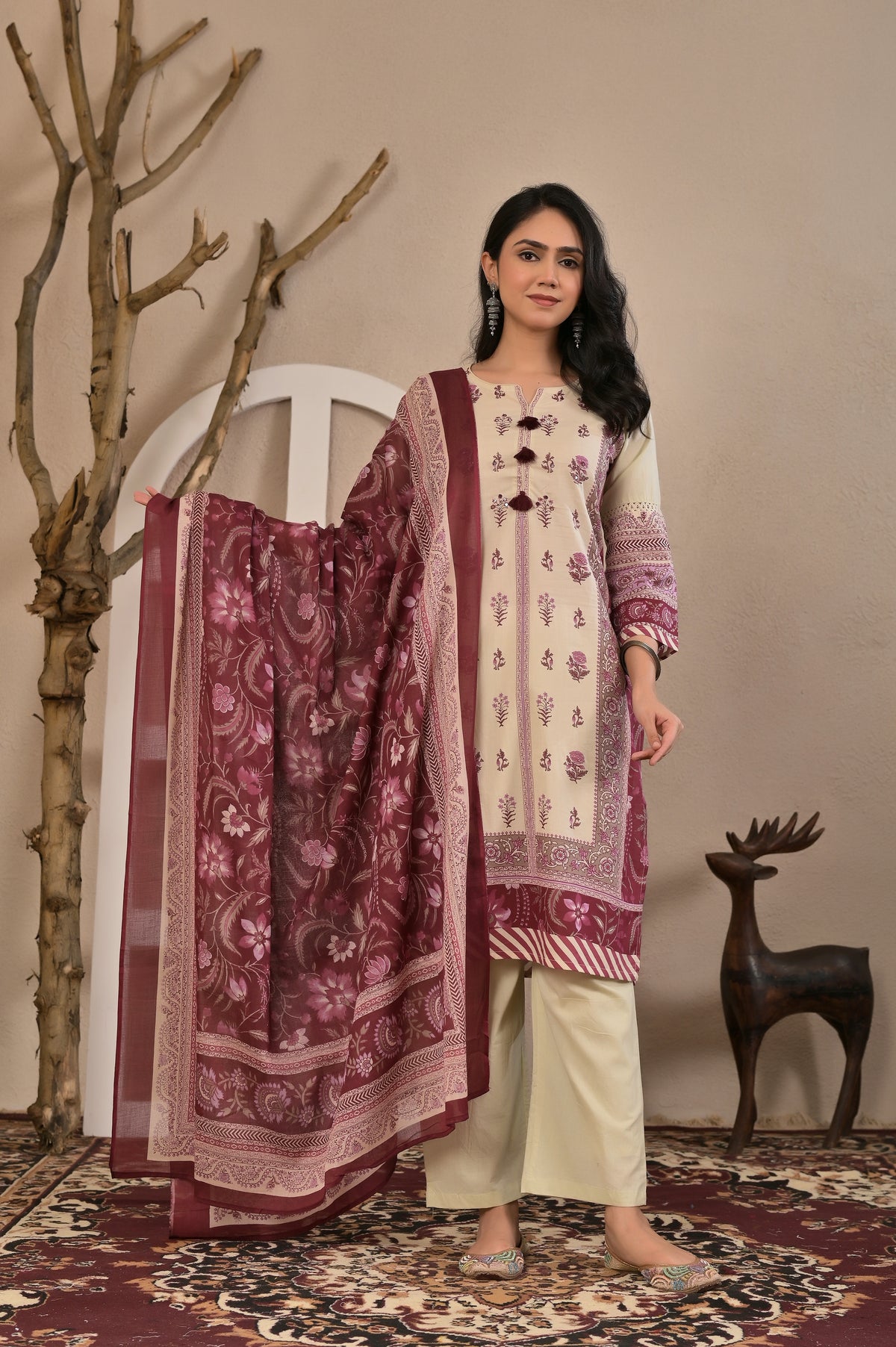 Women’s Placement Printed Kurta Pant Dupatta Set with Handwork & Tassels