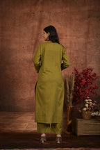 Women’s Embroidered Kurta Set with Detailed Neckline
