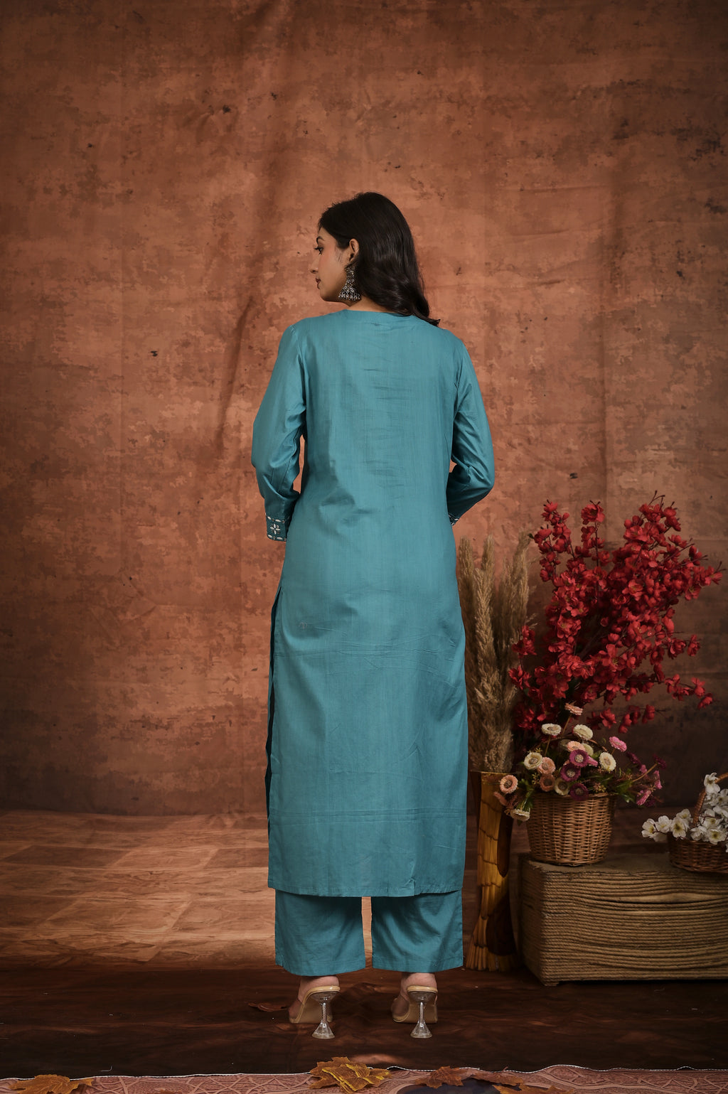 Women’s Embroidered Kurta Set with Detailed Neckline