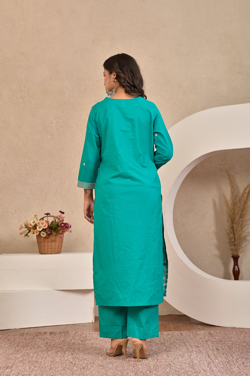 Women’s Lace Detailed Embroidered Kurta Pant Dupatta Set with Tassels