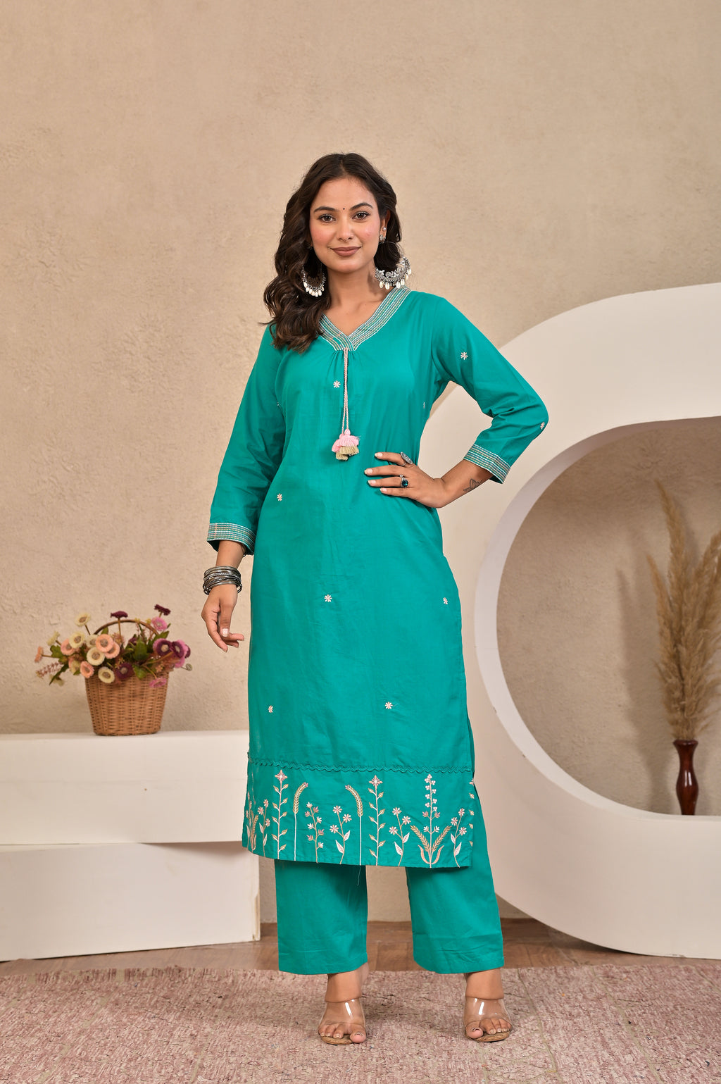 Women’s Lace Detailed Embroidered Kurta Pant Dupatta Set with Tassels