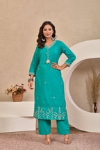 Women’s Lace Detailed Embroidered Kurta Pant Dupatta Set with Tassels